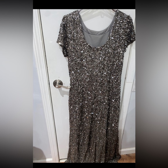 Selling this beautiful sequined gray dress. Worn once. Size 18w - Picture 1 of 3